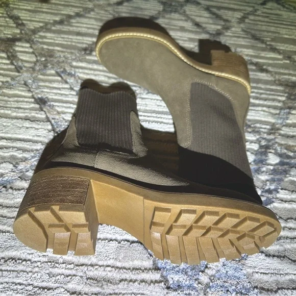 Steve Madden Kiley Booties in Taupe Suede 
Size 5.5 - Picture 2 of 8